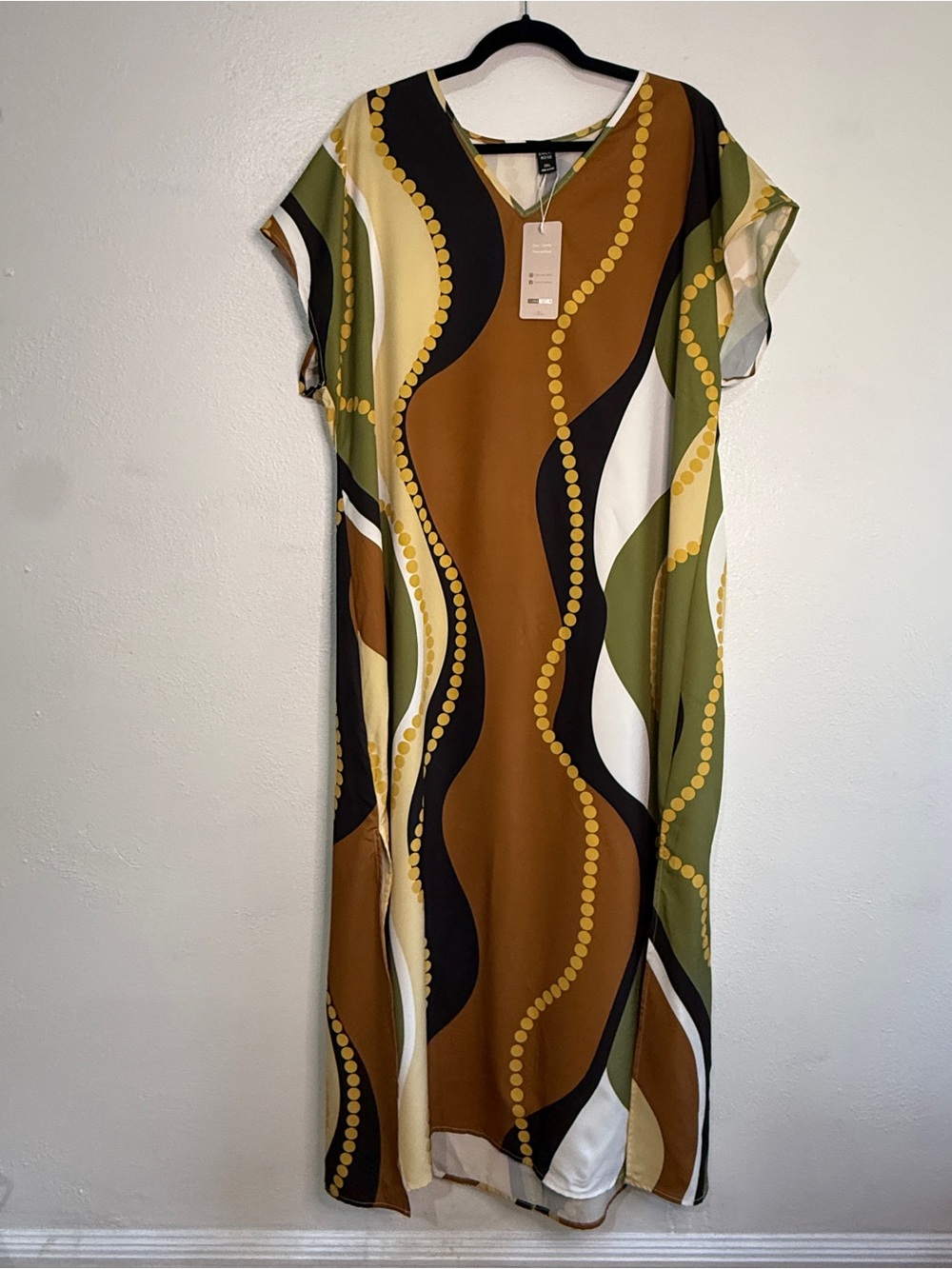 Emily Rose Printed V-Neck Maxi Dress in Brown and Olive. Sz 2XL. NWT.